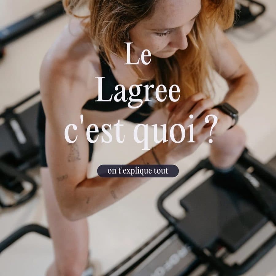 Pratiquante en fente sur un Microformer, vue en plongée, sous le titre incrusté Le Lagree c'est quoi